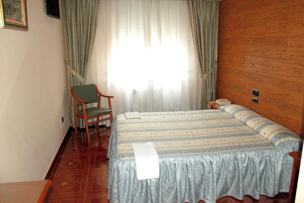 Hostal Castilla Benavente Chambre photo